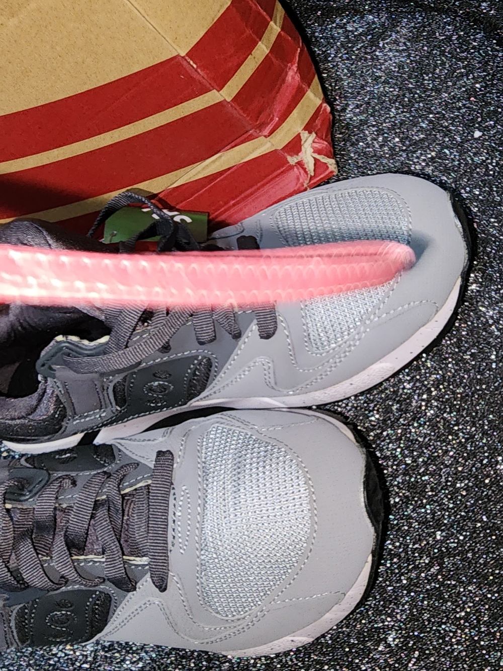 Saucony Mens Gray and Black Athletic Sneakers - Picture 3 of 6